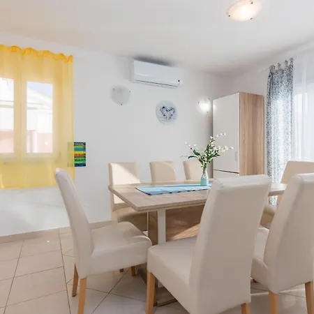 Mimoza 5, Baska, Krk