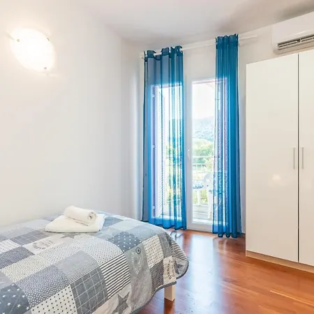 Mimoza 5, Baska, Krk