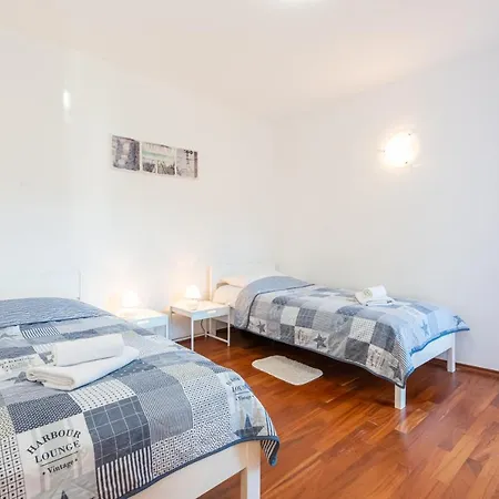 Mimoza 5, Baska, Krk * Baška